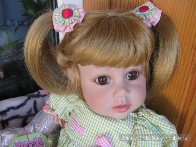 Адорочка с забавными хвостиками