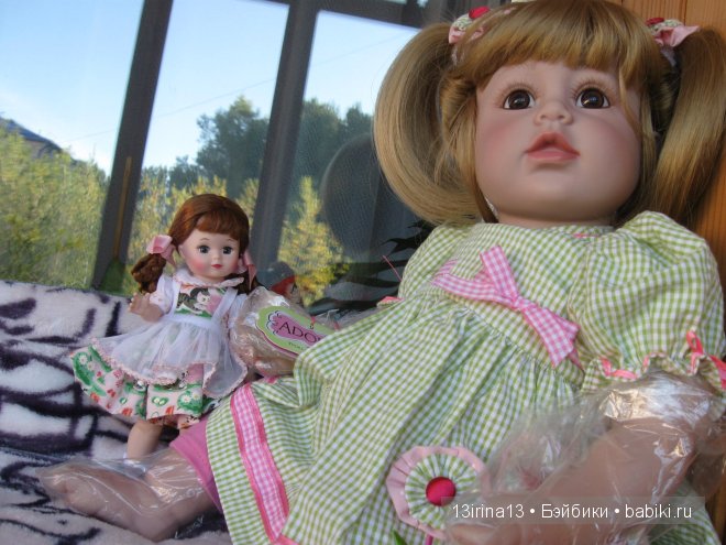 Адорочка с забавными хвостиками