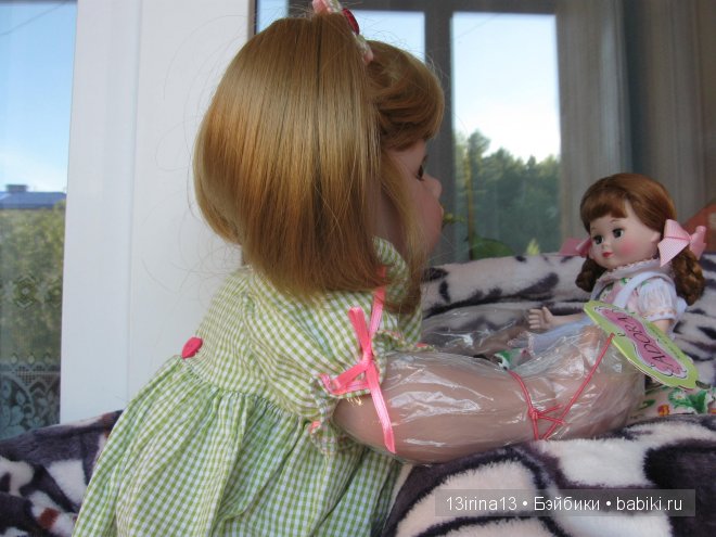 Адорочка с забавными хвостиками