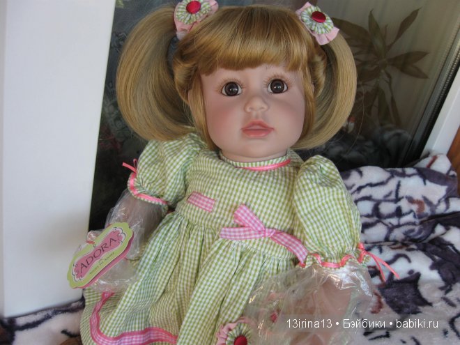 Адорочка с забавными хвостиками