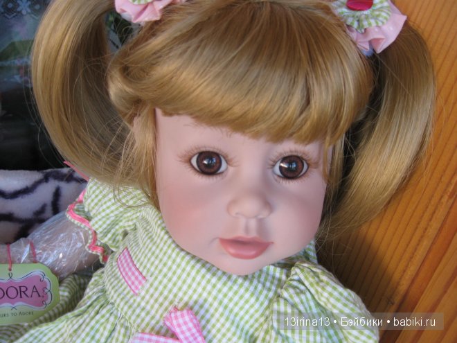 Адорочка с забавными хвостиками