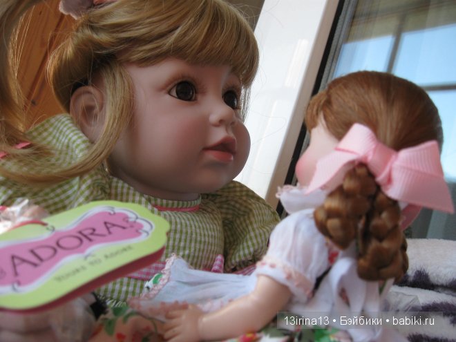 Адорочка с забавными хвостиками