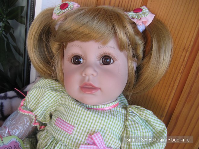 Адорочка с забавными хвостиками