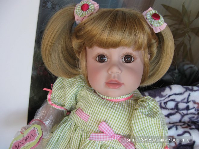 Адорочка с забавными хвостиками