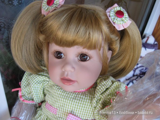 Адорочка с забавными хвостиками