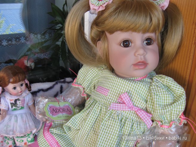 Адорочка с забавными хвостиками