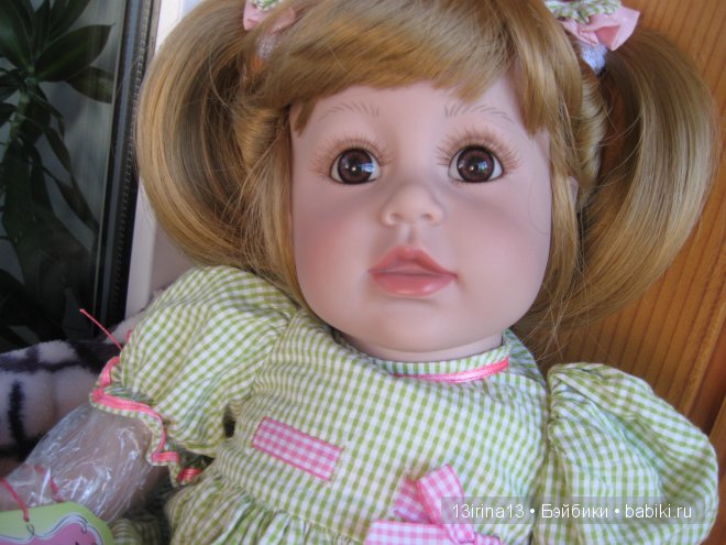 Адорочка с забавными хвостиками