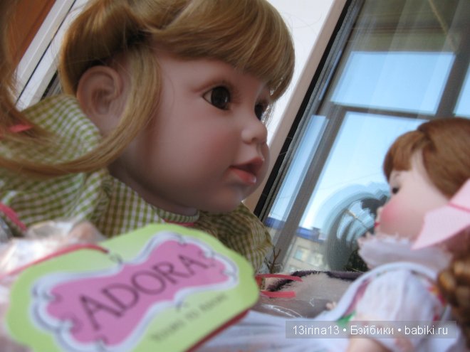 Адорочка с забавными хвостиками