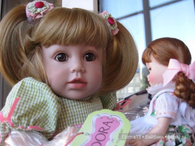 Адорочка с забавными хвостиками