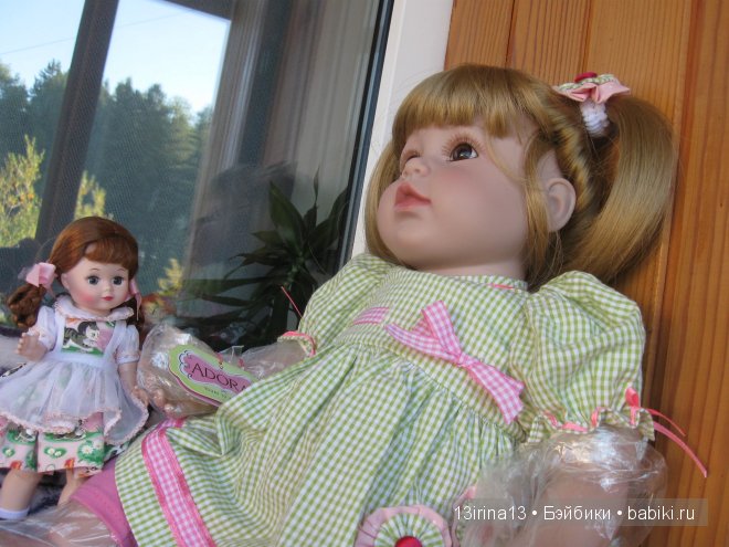 Адорочка с забавными хвостиками