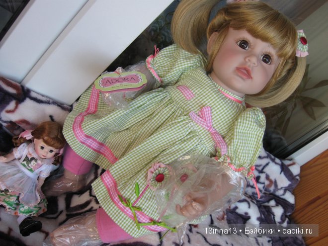 Адорочка с забавными хвостиками