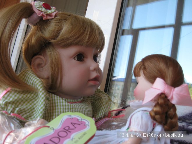 Адорочка с забавными хвостиками