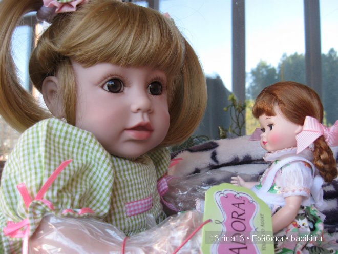 Адорочка с забавными хвостиками