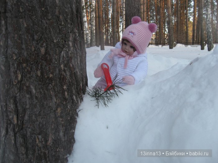 Прогулка Адорочки. Строительство горки и крепости из снега