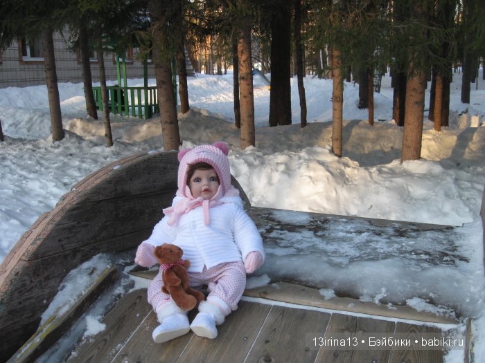 Прогулка Адорочки. Строительство горки и крепости из снега
