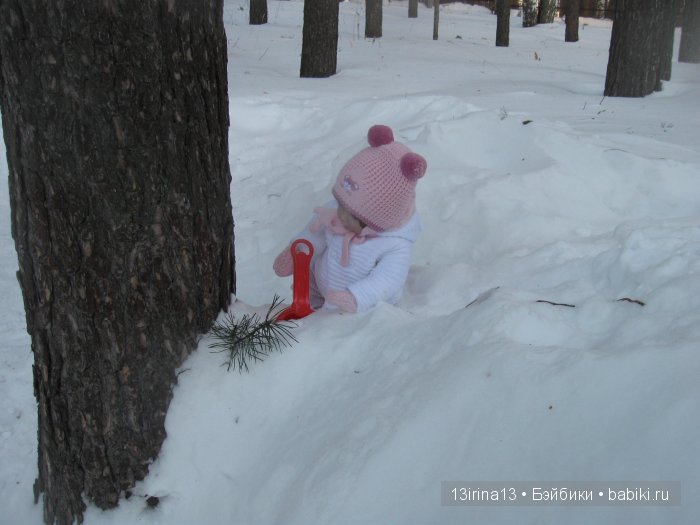 Прогулка Адорочки. Строительство горки и крепости из снега