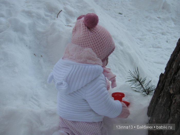 Прогулка Адорочки. Строительство горки и крепости из снега