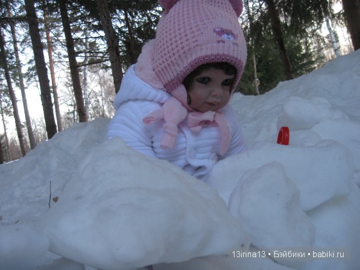 Прогулка Адорочки. Строительство горки и крепости из снега