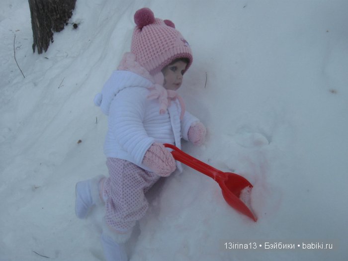 Прогулка Адорочки. Строительство горки и крепости из снега