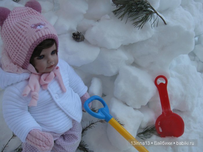 Прогулка Адорочки. Строительство горки и крепости из снега