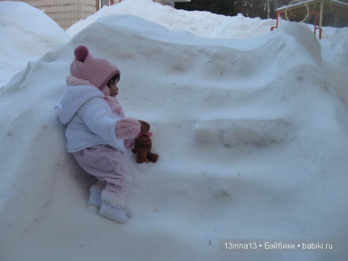 Прогулка Адорочки. Строительство горки и крепости из снега