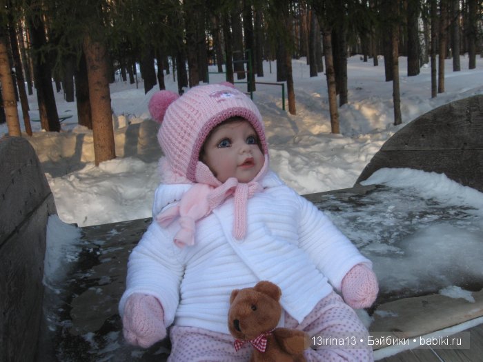 Прогулка Адорочки. Строительство горки и крепости из снега (фото 9)