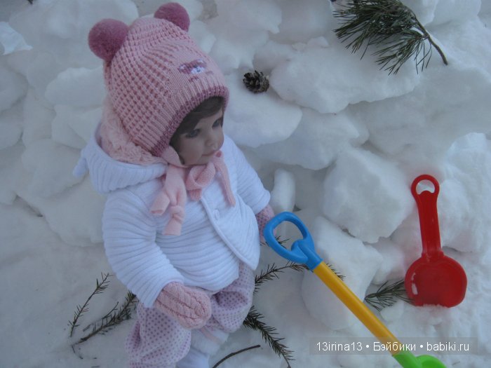 Прогулка Адорочки. Строительство горки и крепости из снега