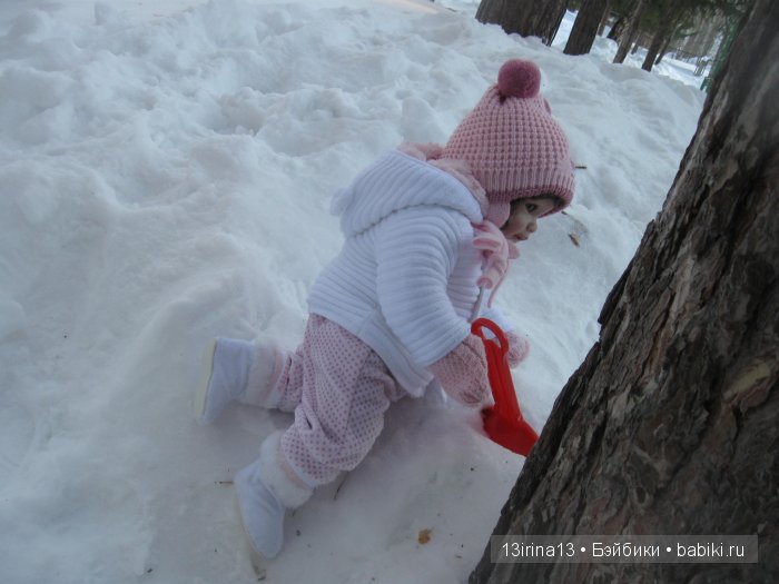 Прогулка Адорочки. Строительство горки и крепости из снега