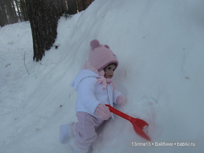 Прогулка Адорочки. Строительство горки и крепости из снега