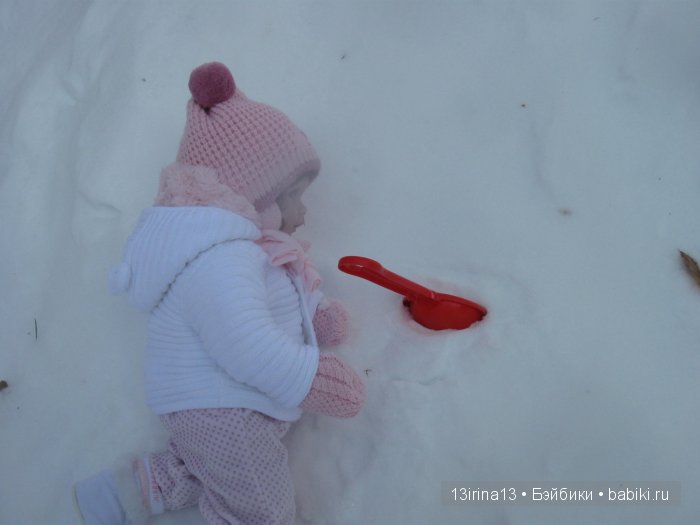 Прогулка Адорочки. Строительство горки и крепости из снега