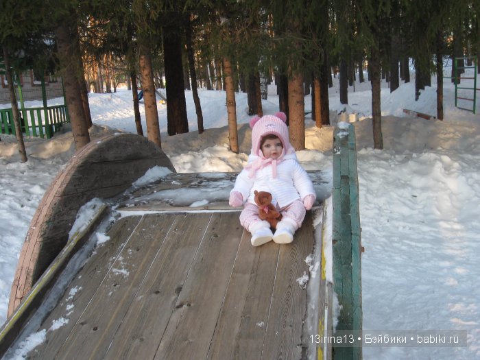 Прогулка Адорочки. Строительство горки и крепости из снега