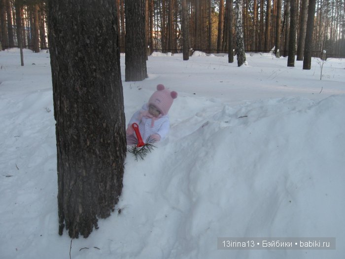 Прогулка Адорочки. Строительство горки и крепости из снега