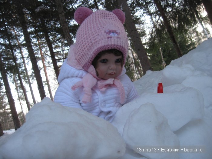 Прогулка Адорочки. Строительство горки и крепости из снега