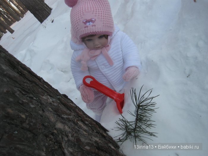 Прогулка Адорочки. Строительство горки и крепости из снега