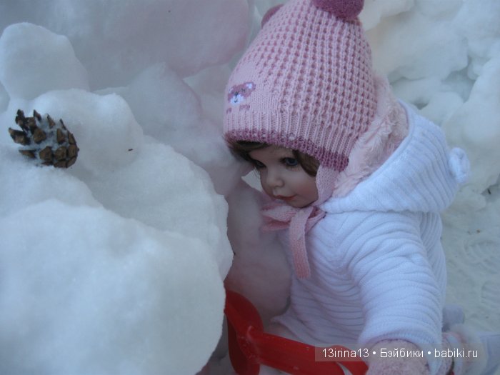 Прогулка Адорочки. Строительство горки и крепости из снега