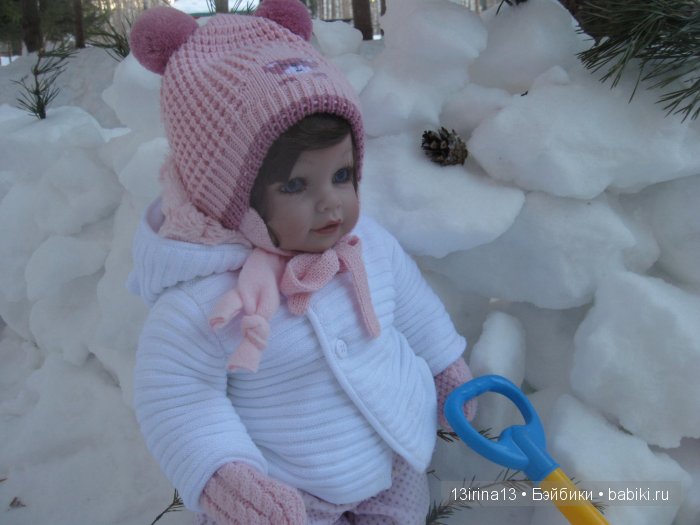 Прогулка Адорочки. Строительство горки и крепости из снега