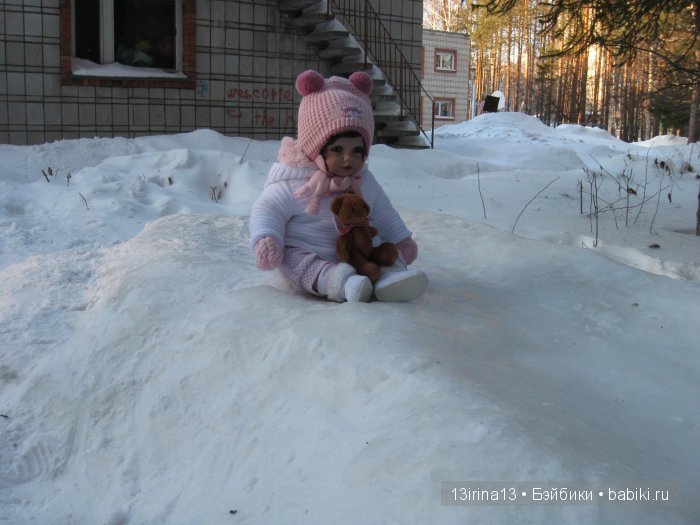 Прогулка Адорочки. Строительство горки и крепости из снега