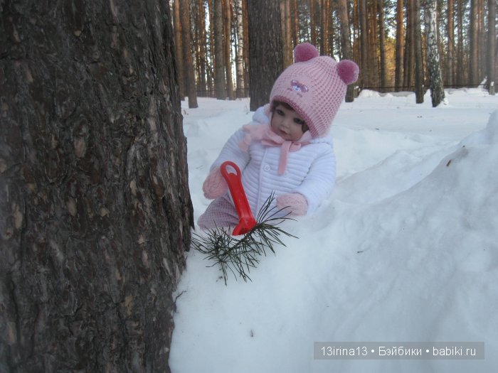 Прогулка Адорочки. Строительство горки и крепости из снега