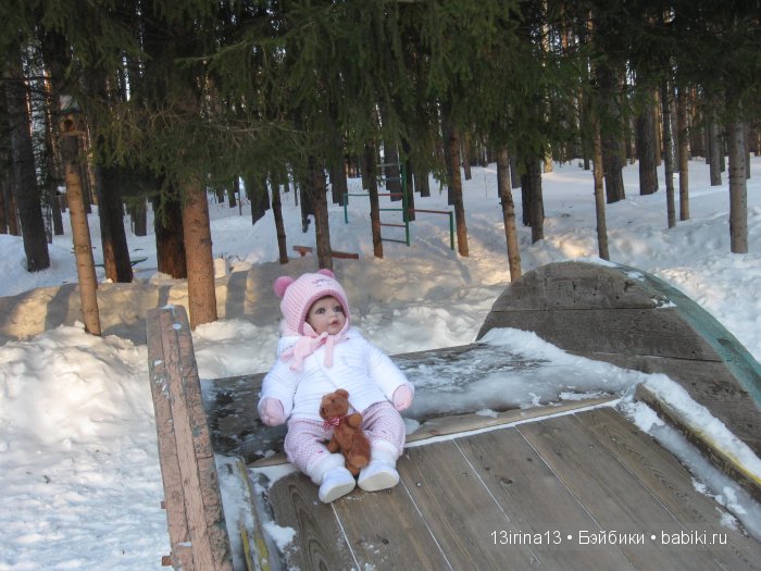 Прогулка Адорочки. Строительство горки и крепости из снега (фото 10)