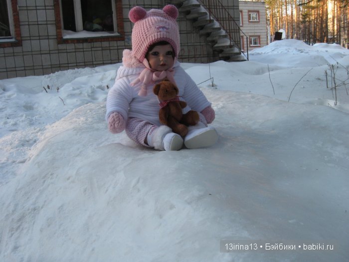 Прогулка Адорочки. Строительство горки и крепости из снега