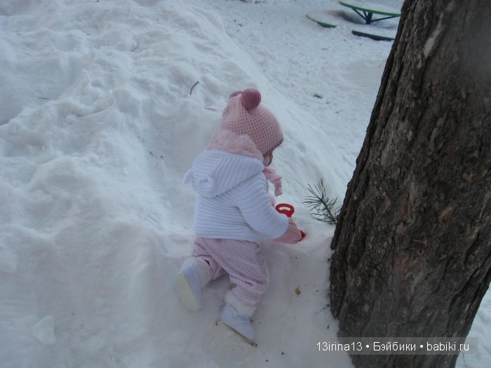Прогулка Адорочки. Строительство горки и крепости из снега