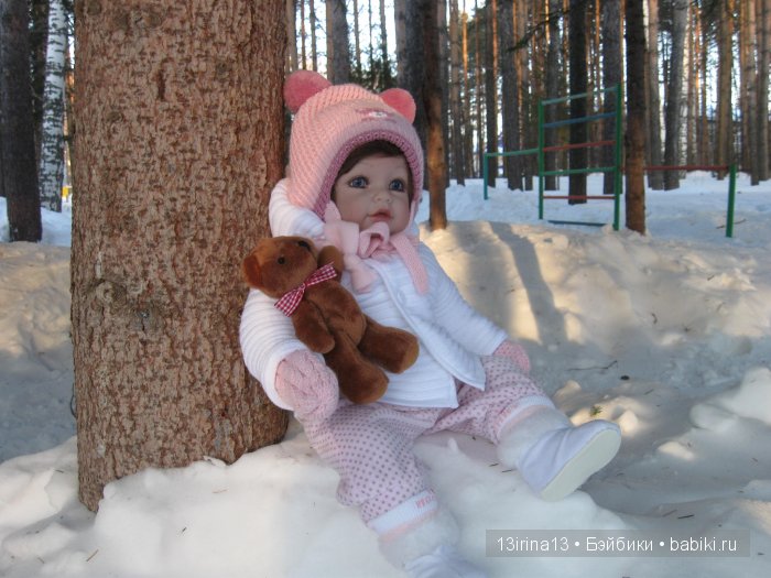 Прогулка Адорочки. Строительство горки и крепости из снега