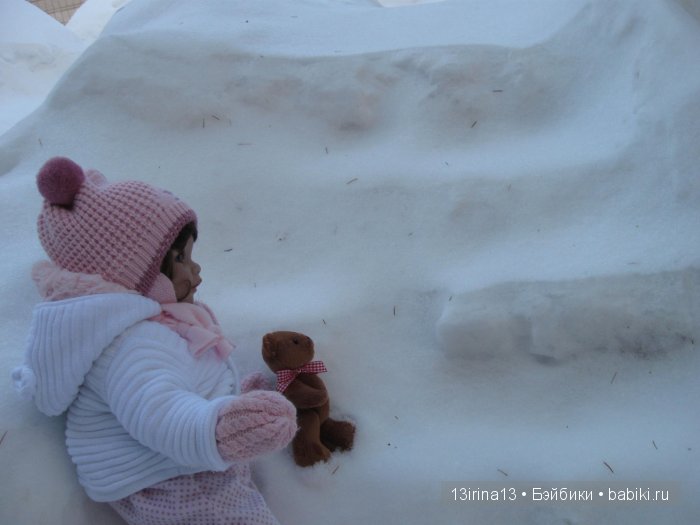 Прогулка Адорочки. Строительство горки и крепости из снега