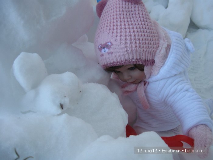 Прогулка Адорочки. Строительство горки и крепости из снега