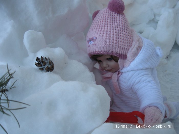 Прогулка Адорочки. Строительство горки и крепости из снега