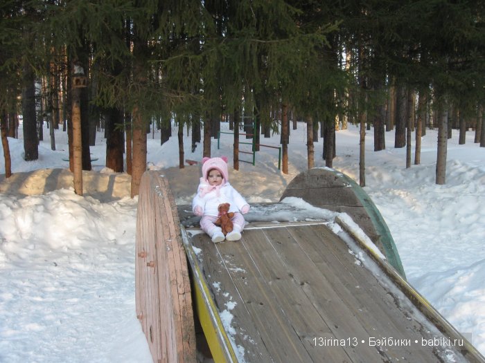 Прогулка Адорочки. Строительство горки и крепости из снега