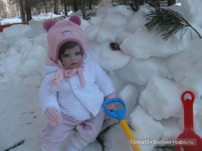 Прогулка Адорочки. Строительство горки и крепости из снега