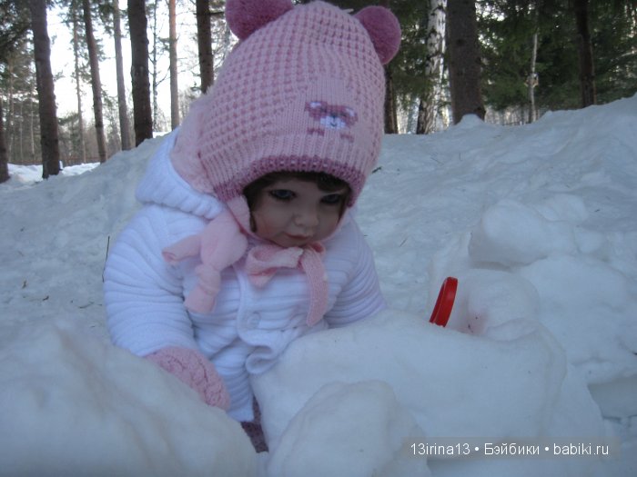 Прогулка Адорочки. Строительство горки и крепости из снега