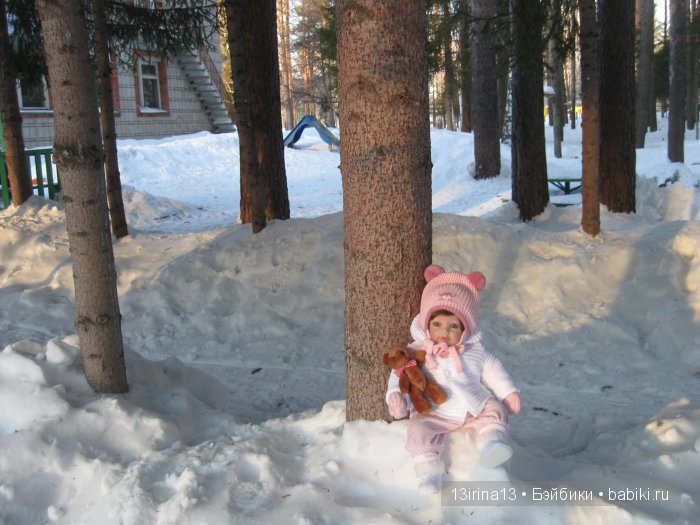 Прогулка Адорочки. Строительство горки и крепости из снега (фото 6)