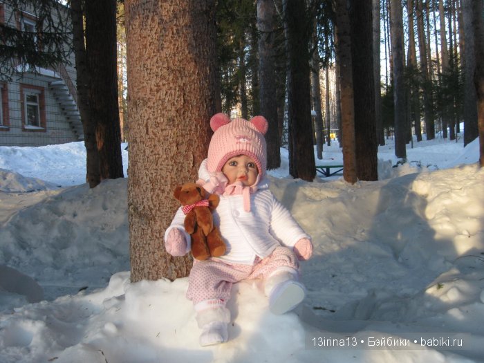 Прогулка Адорочки. Строительство горки и крепости из снега (фото 4)